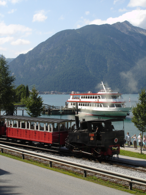 Achensee Schiff und Lokomotive