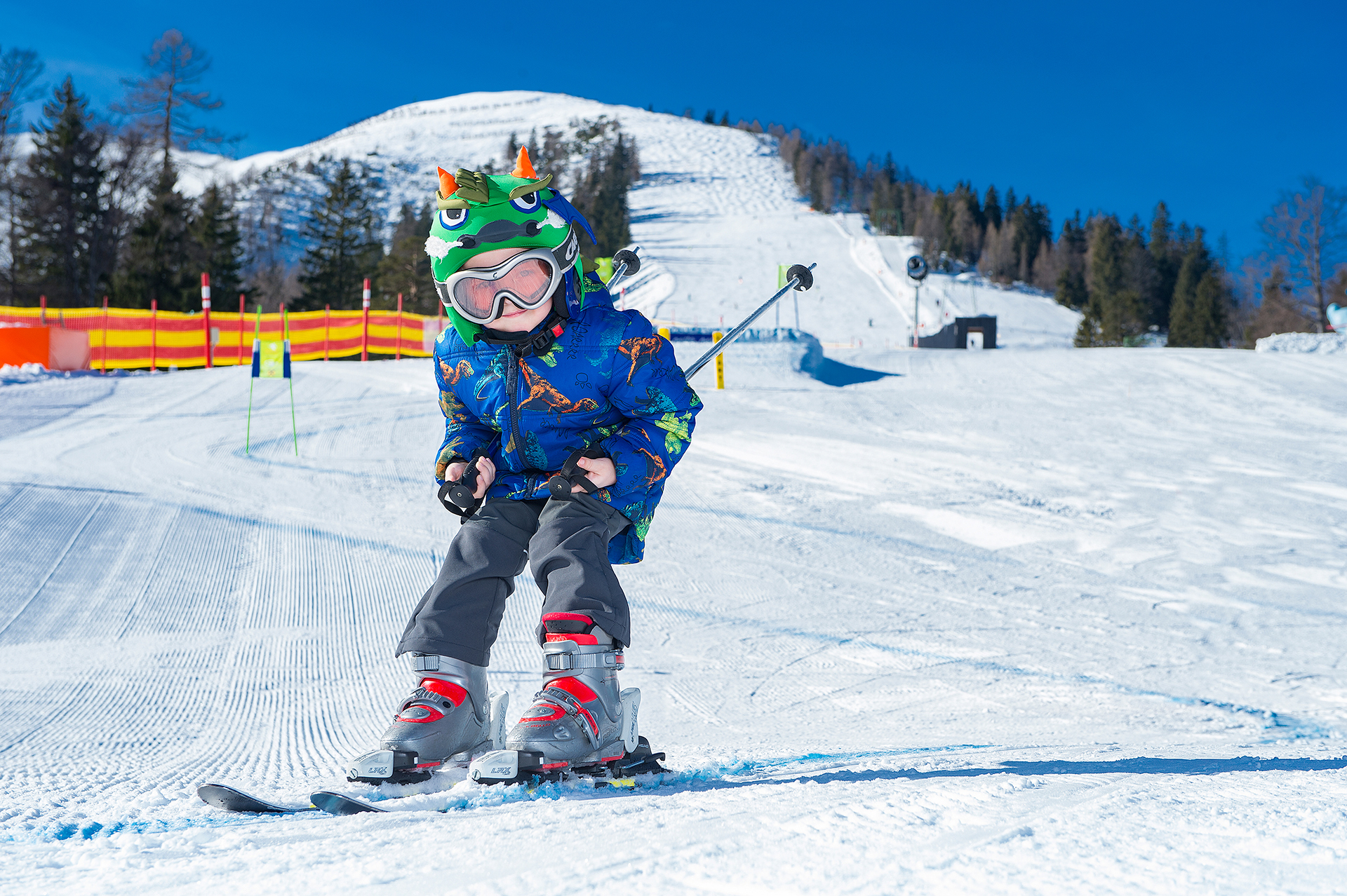 Kinder beim Skifahren in Achenkirch am Achensee